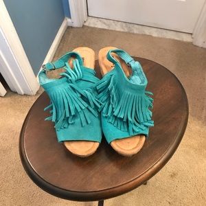 Woman’s wedge sandal size 8